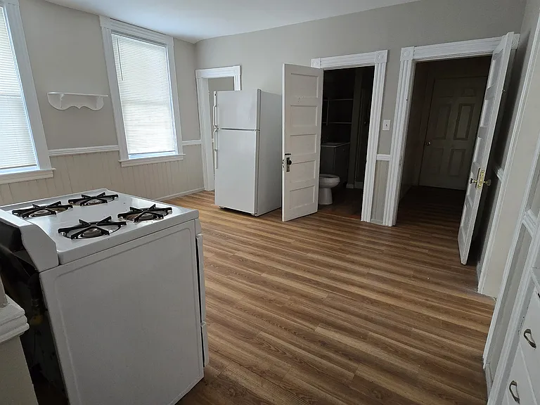 396 Chandler St #4 — Photo 9