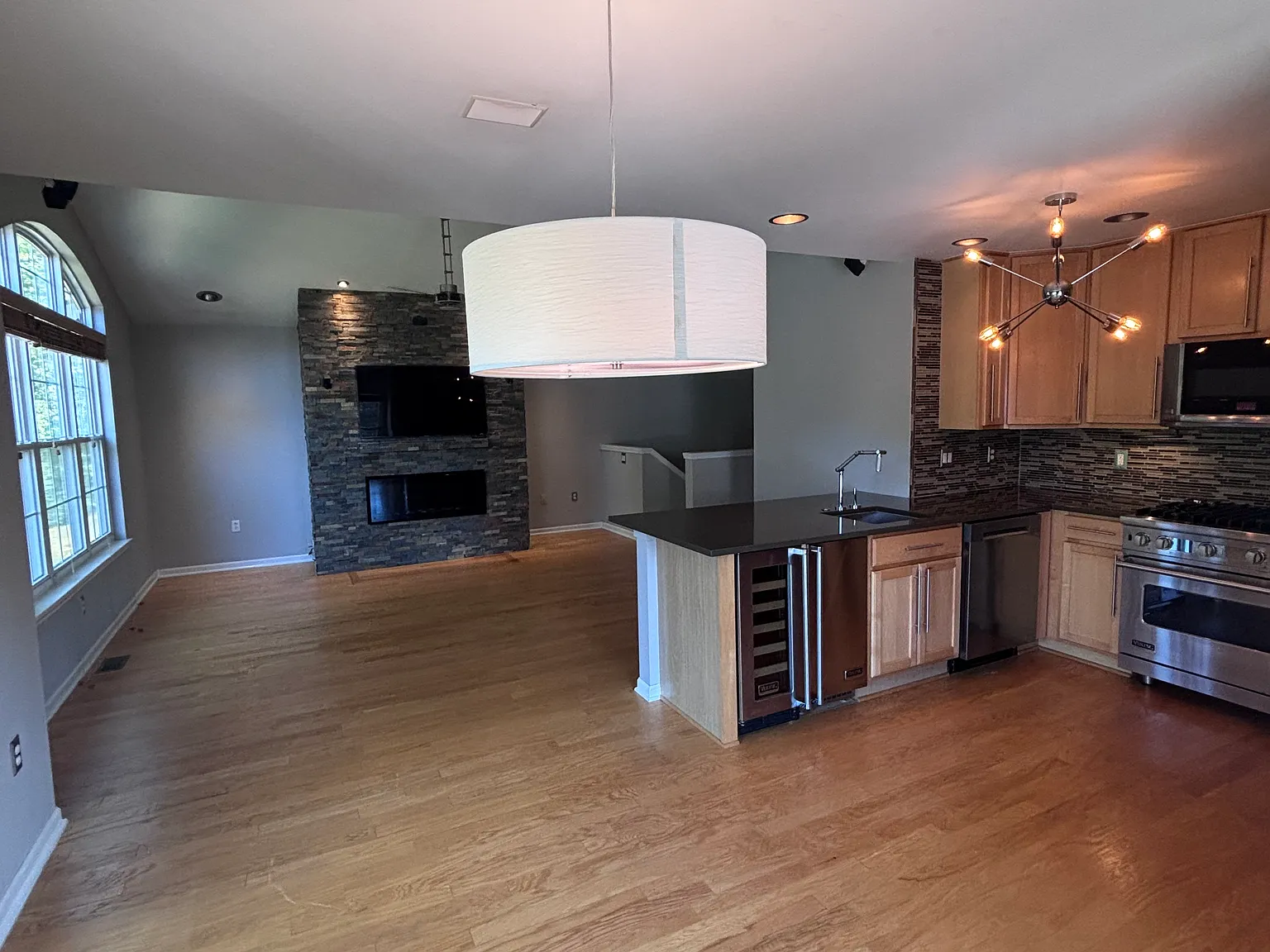 2 bed, 1365 sqft, $2,000 — Photo 2