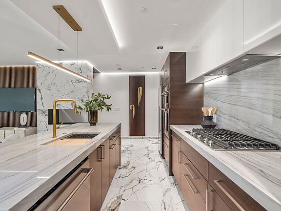 5th image of 302 Elliot St #3
