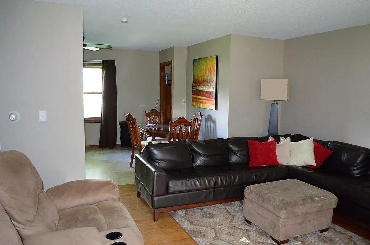 3 bed, 1050 sqft, $1,875 — Photo 3