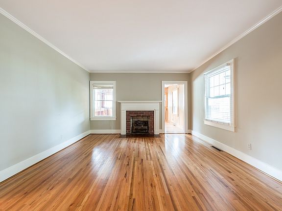 4th image of 147 Maxwell Ave
