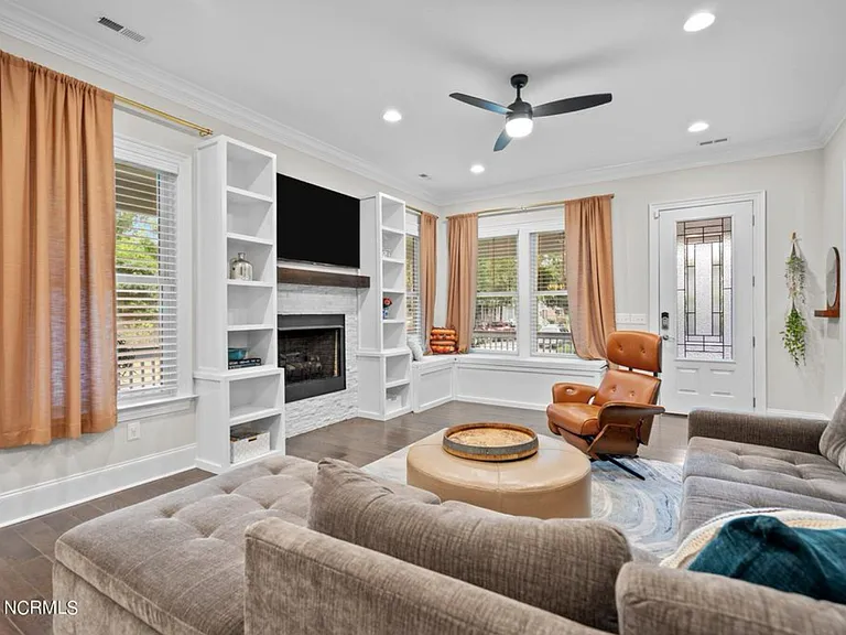 1117 Hill St — Photo 24