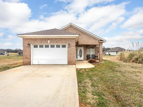 82 Moonlight Ln, Talladega, AL 35160