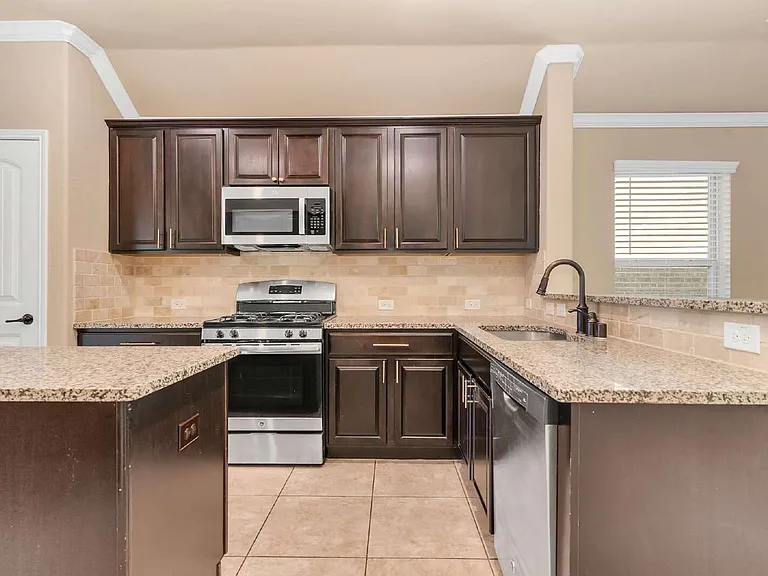 5841 Fir Tree Ln — Photo 4