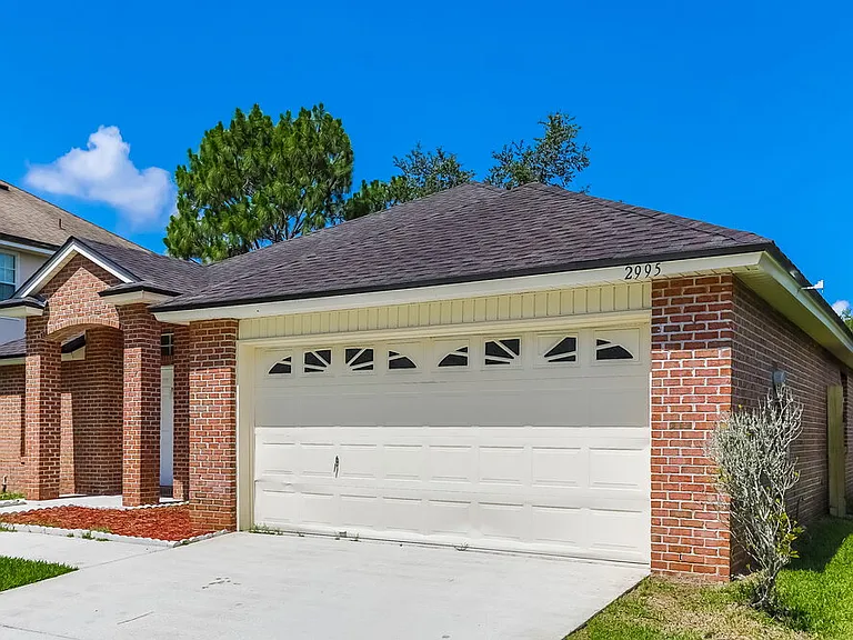 2995 Thorncrest Dr — Photo 4