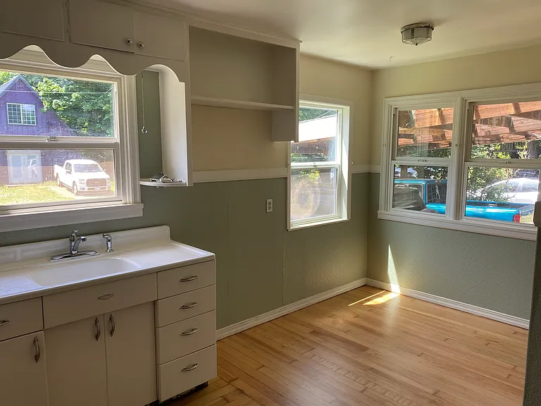 Kitchen eating nook
