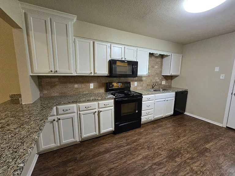 8414 Cambridge Rd #C04 — Photo 8