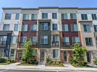 4808 Garden View Ln, Chantilly, VA 20151