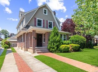 36 Beech St, Floral Park, NY 11001