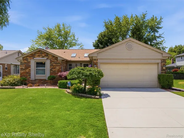 47621 Valley Forge Dr, Macomb, MI 48044