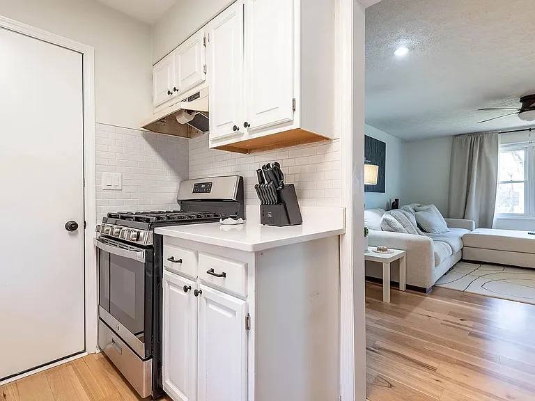 610 W Ryan Rd — Photo 9