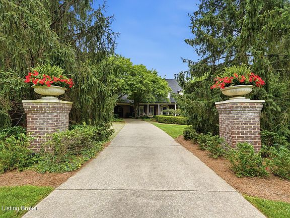 3rd image of 7806 Cedar Ridge Ct