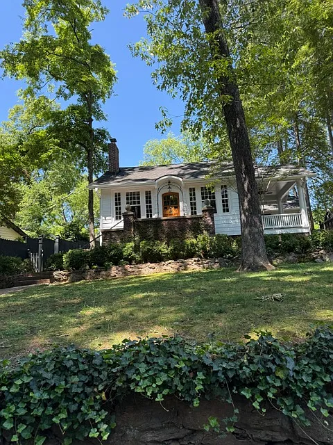 Building Photo - 201 Overbrook Cir