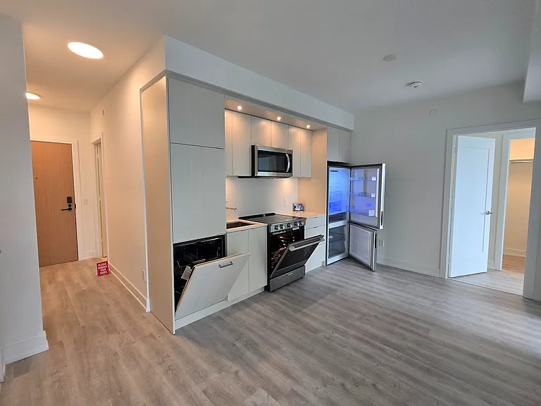 60 Central Park Dr #2110 — Photo 18