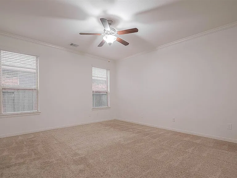 2261 Oak Circle Dr N — Photo 27
