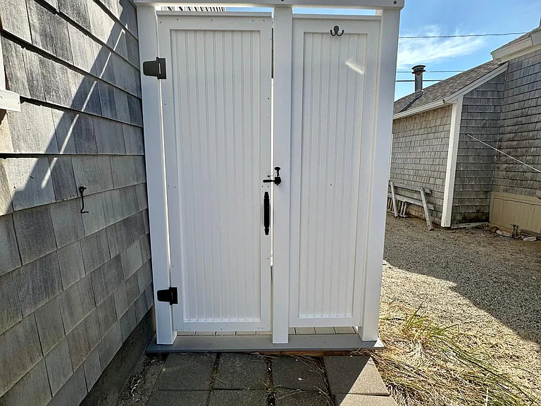 92 Foster Ave — Photo 68