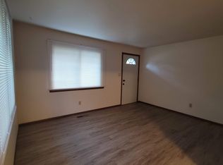 724 9th St #A, Menasha, WI 54952