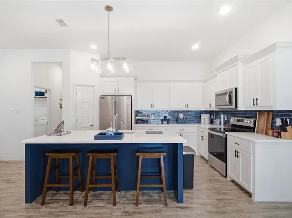 211 Clover Cir, Weatherford, TX 76086