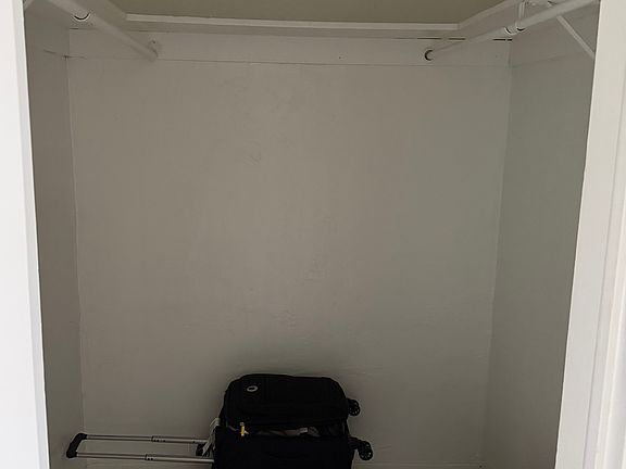 4th image of 1330 W 54th St #215B