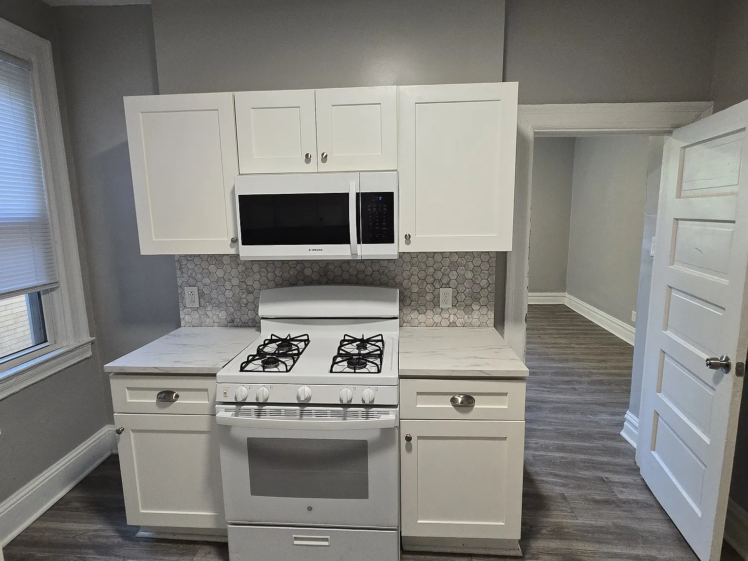 2841 Centre Ave — Photo 2