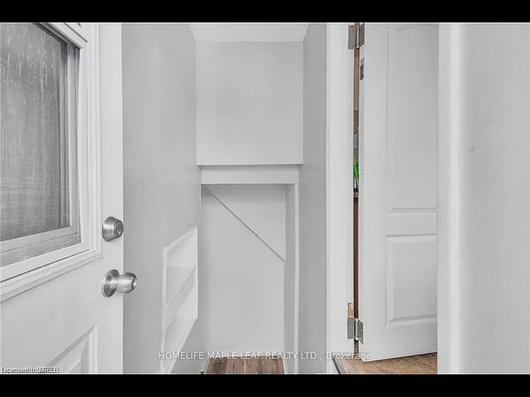 17 Villeneuve Cres — Photo 4