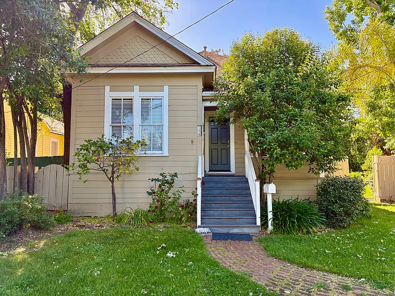 115 Coombs St — Photo 3