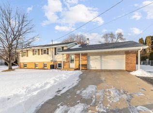 3400 Crestview Dr, Appleton, WI 54915