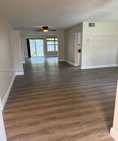 10524 NW 4th St — Photo 3