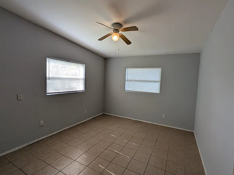 2132 Riviera Dr — Photo 31