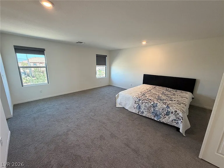 8030 Minavalle Ave — Photo 15