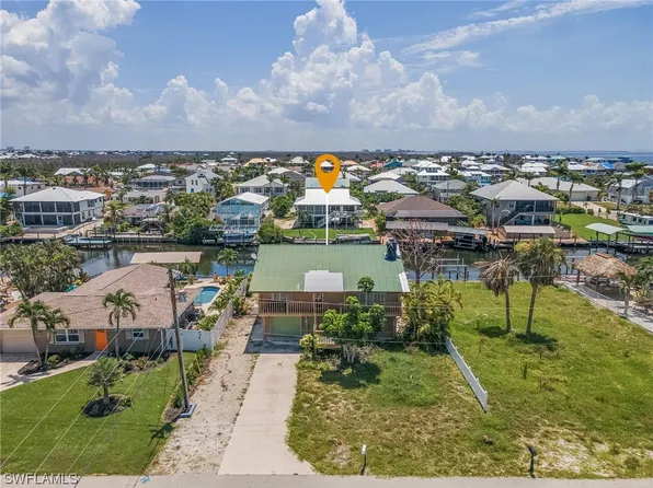 2392 Baybreeze St, Saint James City, FL 33956