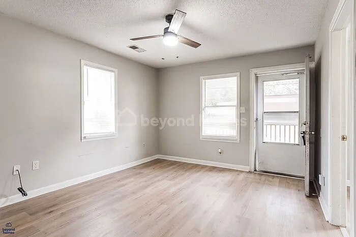 3 bed, 2.0 bath, 1152 sqft, $1,095 — Photo 4