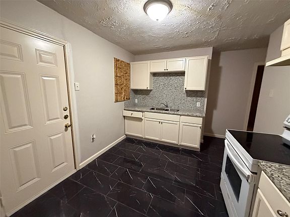 5th image of 3827 Amos St
