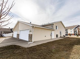 4733 Townsite Pl S, Fargo, ND 58104