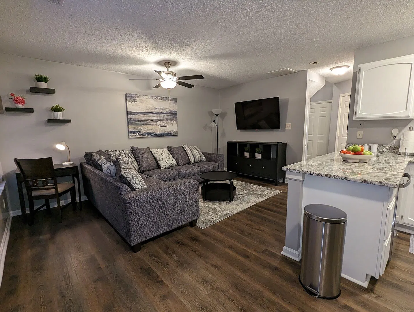 Move In Reday-All Utilities Included — Photo 1