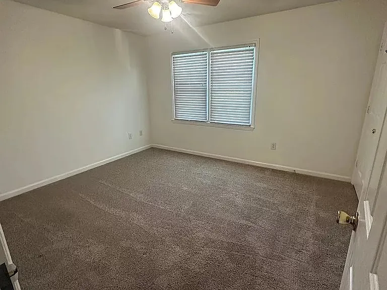 102 Lullwater Dr — Photo 14