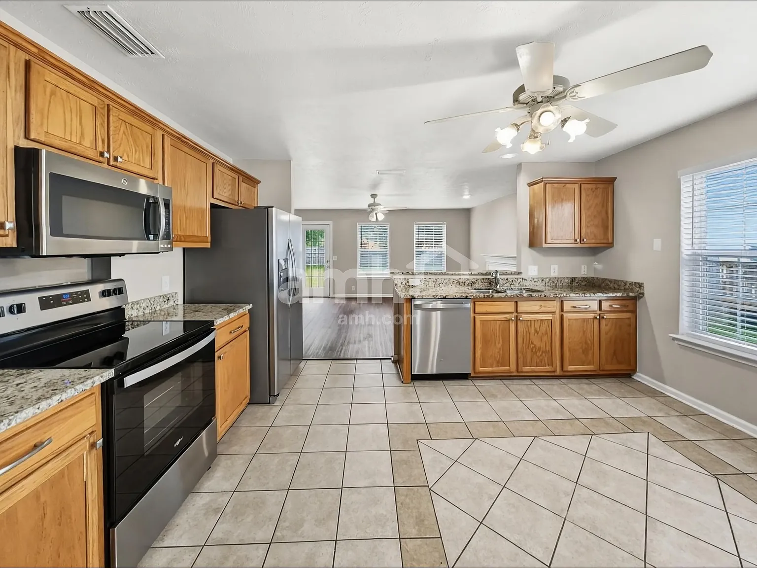 3 bed, 2.0 bath, 1894 sqft, $2,195 — Photo 4