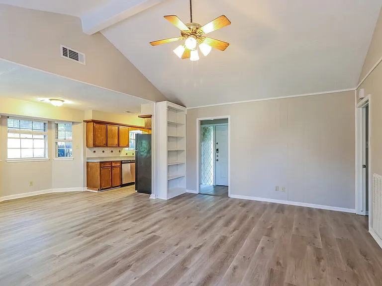 4714 Glendower Dr — Photo 6