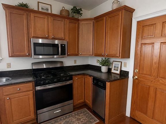 3rd image of 167 King St #2