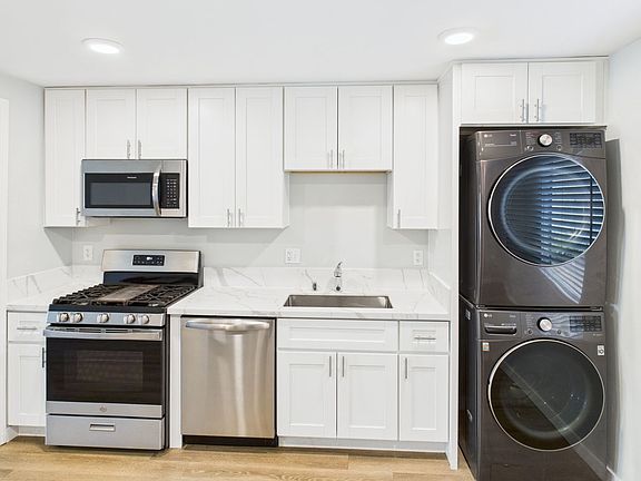 5th image of 1602 Chalmers St #D