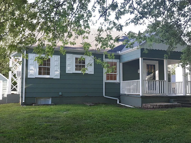 1232 E Linwood Dr — Photo 1