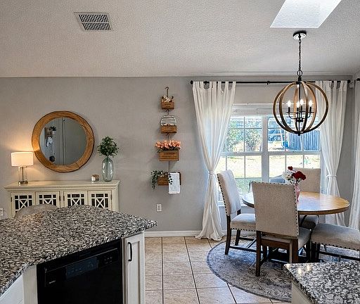 5th image of 2409 Sweetwater Blvd