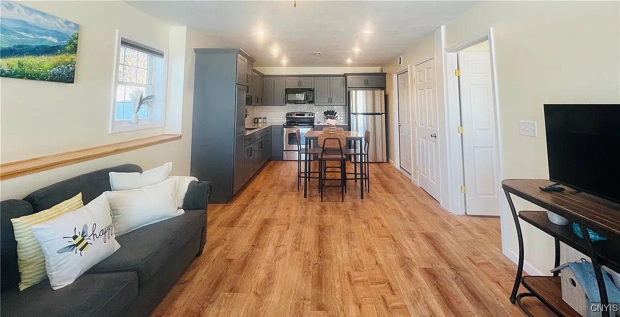 1 bed, 1.0 bath, 700 sqft, $2,495 — Photo 3