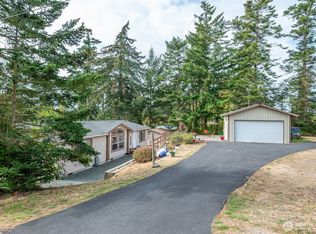 819 Gabrielson Rd, Oak Harbor, WA 98277