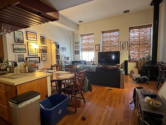 2nd image of 610 1/2 S 3rd St #1
