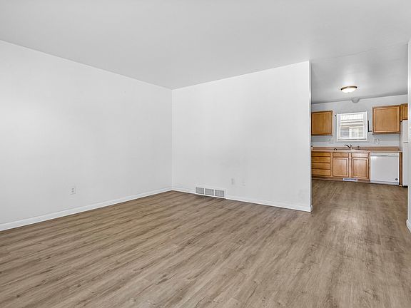 3rd image of 4021 Goodell Ln APT 6