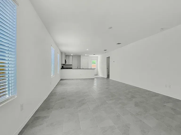 402 Harvest St — Photo 10