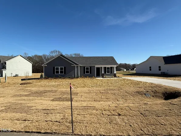 44 Harvest Hills Ln, Dunn, NC 28334