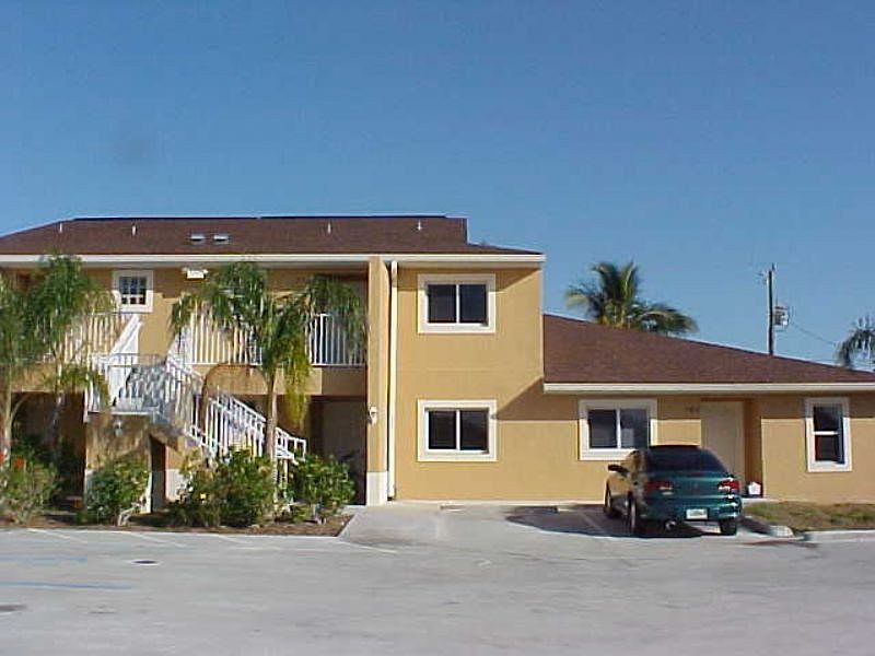 1st image of 721 SW 36th St APT 102