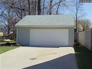 2nd image of 305 E 280th St